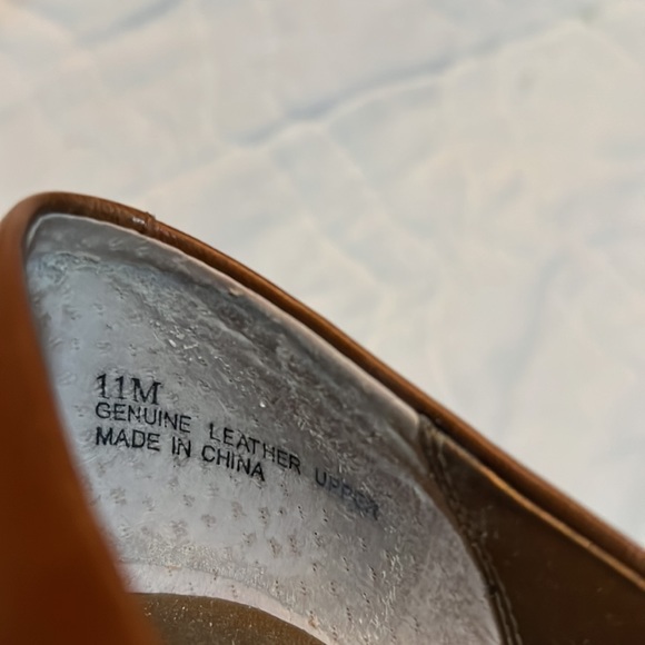 Women’s Size 11 Brown Pump Shoe - Picture 4 of 8